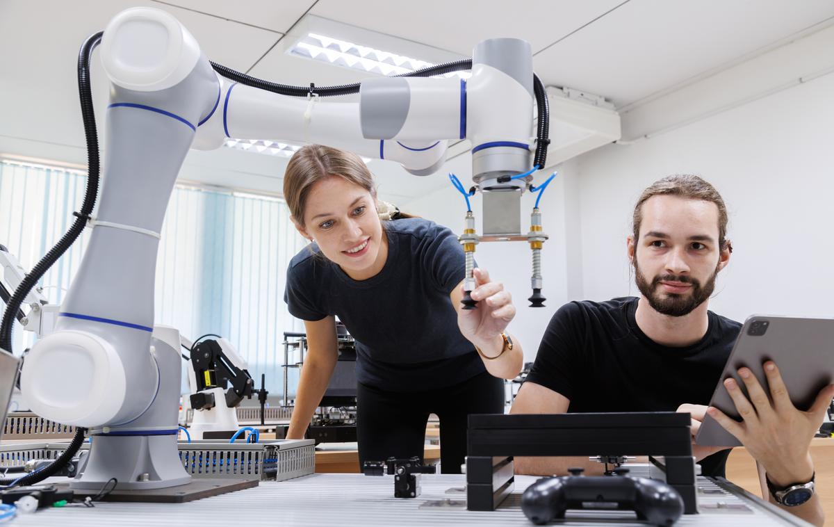 študenta STEM | Odpraviti je treba vzroke za izgubljanje radovednosti, proaktivnosti in ustvarjalnosti, ki jih imajo otroci v izobilju, potem pa z leti izginjajo. | Foto Shutterstock