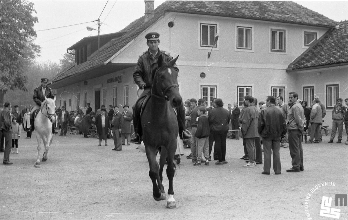 Rožnik. 1. maj 1992. | Foto Marjan Ciglič, hrani Muzej novejše zgodovine Slovenije