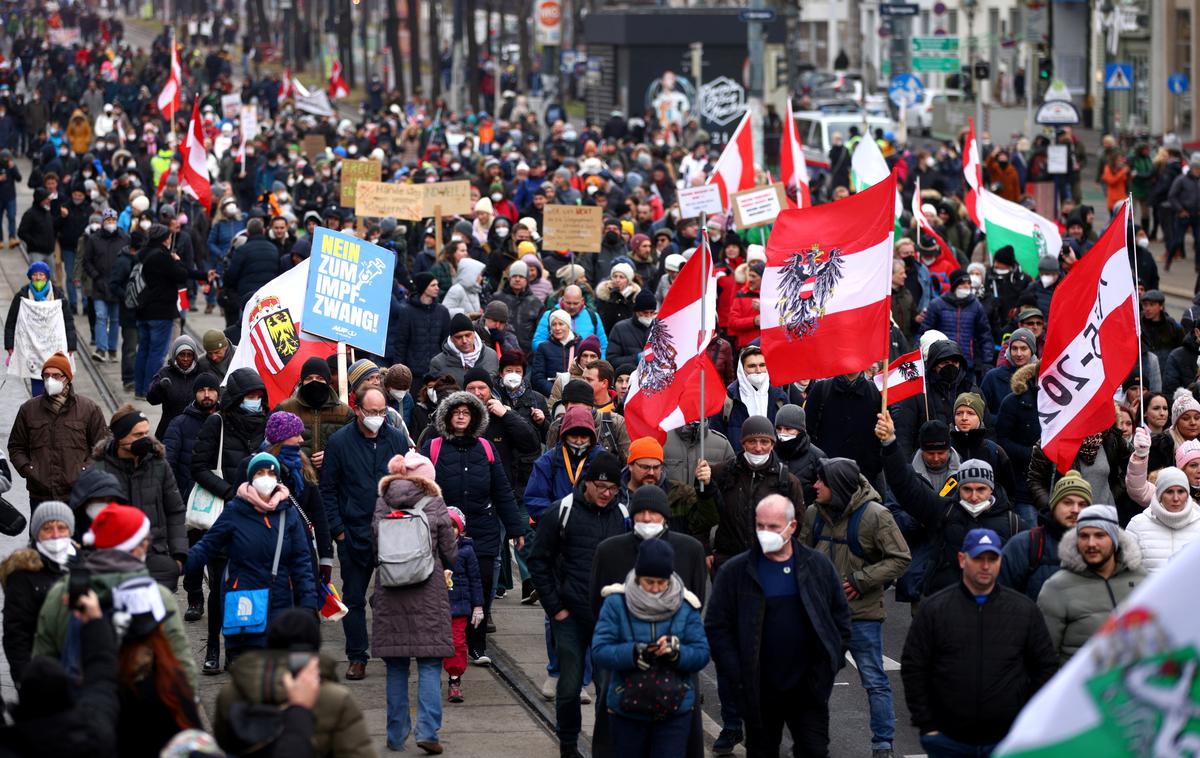 austria | Glavnina očitkov protestnikov se je nanašala na obvezno cepljenje, ki ga nameravajo v Avstriji uvesti s februarjem. | Foto Reuters