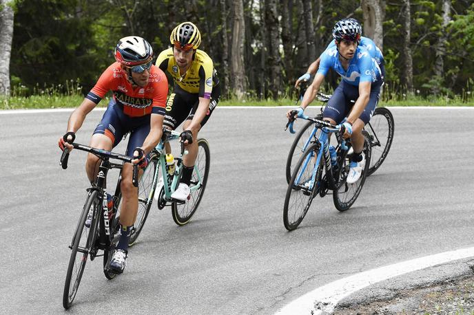 Vincenzo Nibali Primož Roglič | Primož Roglič je v boju za rožnato majico izgubil dragocen čas. | Foto Giro/LaPresse