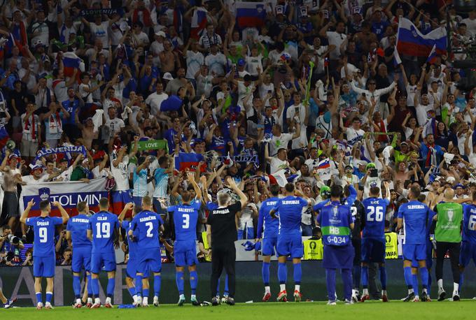 V Frankfurtu bo v ponedeljek na Waldstadionu najmanj šest tisoč slovenskih navijačev. | Foto: Reuters