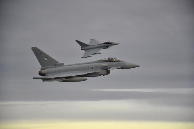 Turčija si želi v svojo vse močnejšo vojsko vključiti evropska vojaška letala Eurofighter Typhoon, ki jih skupaj proizvajajo Velika Britanija, Nemčija, Španija in Italija. Največ zadržkov pri prodaji naj bi imela ravno Nemčija. | Foto: Reuters