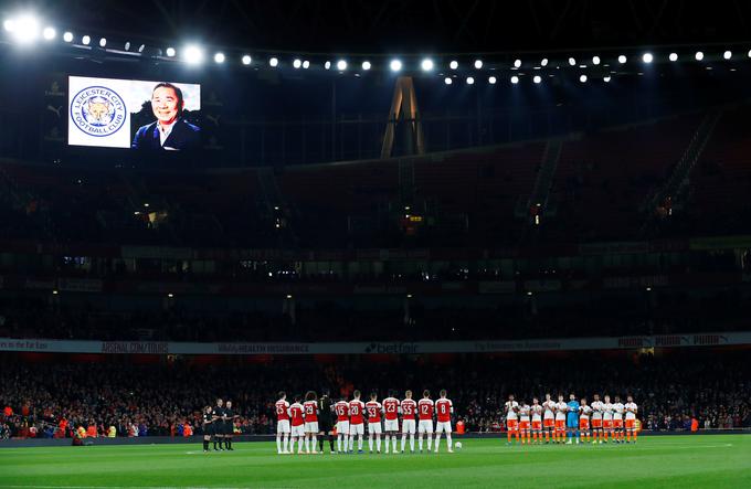 Za Vichaijem Srivaddhanaprabho v teh dneh žalujejo povsod na Otoku. | Foto: Reuters