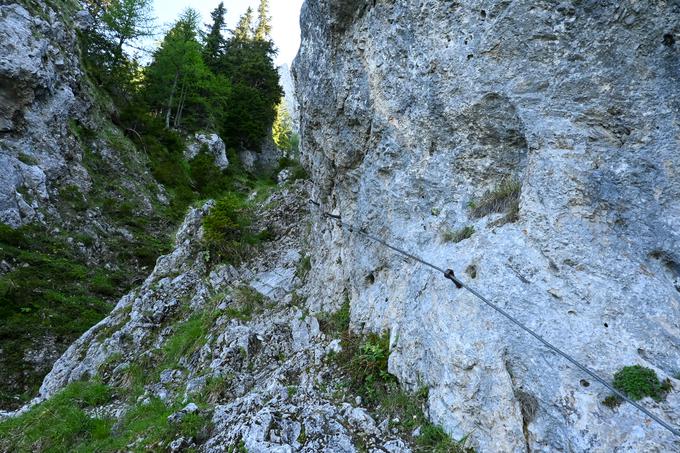 Krajši zavarovan odsek z jeklenico tik od Potočki zijalki | Foto: Matej Podgoršek