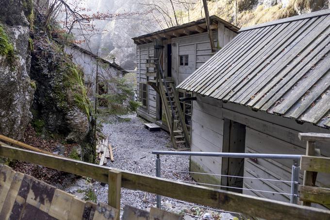 Bolnica Franja je kulturni spomenik državnega pomena ter nosilka znaka evropske dediščine ter je vpisana na Unescov poskusni seznam svetovne dediščine. Že leta 2007 so jo prizadele silovite poplave, takrat je neurje skoraj povsem uničilo 14 od 16 barak. Obnova je trajala skoraj tri leta. | Foto: Ana Kovač