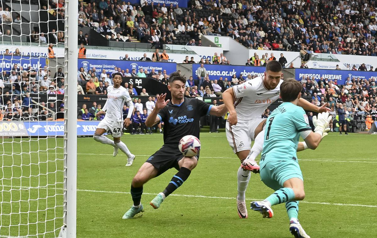 Žan Vipotnik Swansea | Žan Vipotnik ima v championshipu za zdaj 50 odigranih minut, a že prvi gol. | Foto Guliverimage