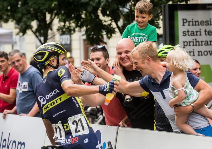 Ob trasi in v cilju je imel Mezgec močno navijaško podporo. | Foto: Vid Ponikvar