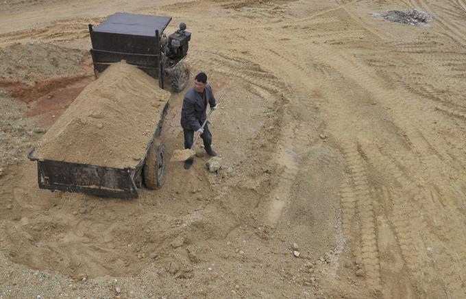 Takole je danes videti značilen rudnik mineralov, iz katerih pridobivajo redke zemeljske elemente, na Kitajskem, ki je največji svetovni proizvajalec in izvoznik teh dragocenih surovin.  | Foto: Reuters