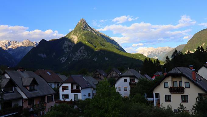 Ob jutranjem svitu sonce najprej osvetli vrh Svinjaka, zato mu domačini pravijo tudi Svitnjak. | Foto: Matej Podgoršek