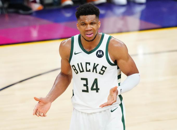 Giannis Antetokounmpo je dvoboj končal pri 42 točkah in 12 skokih, kar 20 jih je dosegel v tretji četrtini. | Foto: Reuters