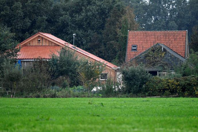 Družina na Nizozemskem | Na Nizozemskem so odkrili družino, ki je v kleti na kmetiji devet let čakala na konec sveta. | Foto Reuters