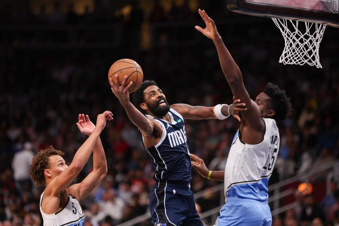 Kyrie Irving Dallas Mavericks | Luka Dončić v noči na torek ni igral, ima pa zelo lep spomin na zadnjo tekmo proti Atlanti, ko je dosegel 73 točk. | Foto Reuters