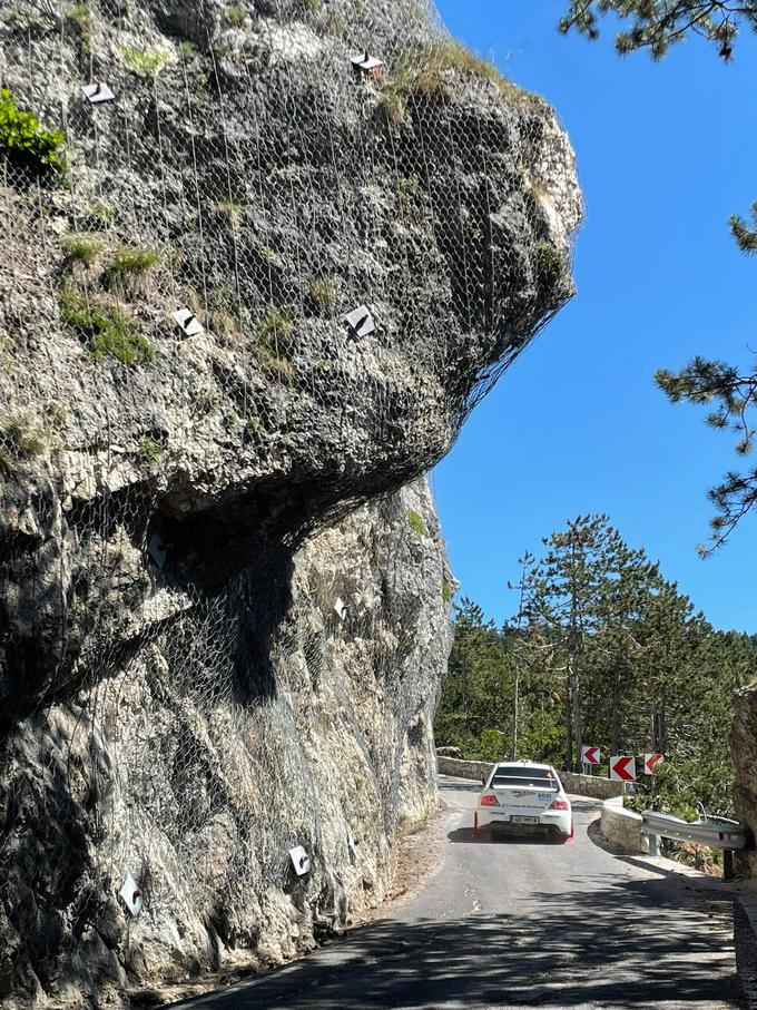 Darko Peljhan je moral nastopiti z ostarelim mitsubishijem lancerjem EVO9, a se je vseeno uvrstil na zmagovalne stopničke v slovenskem DP. | Foto: Gregor Pavšič