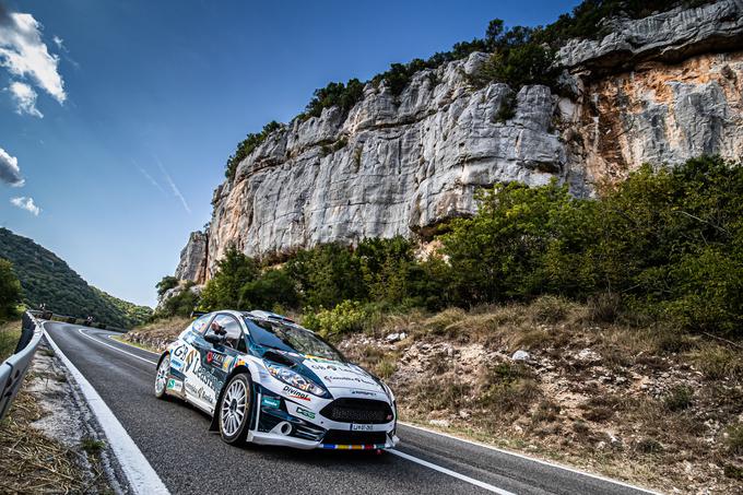 Aleš Zrinski in Rok Vidmar (ford fiesta R5), tokrat druga v slovenskem DP, a skoraj tri minute za Turkom. "Počasi se sestavljam, a še posebej na drsečih hitrih ovinkih preveč pazim in tam se zaostanek veča najhitreje," pravi Zrinski. | Foto: WRC Croatia