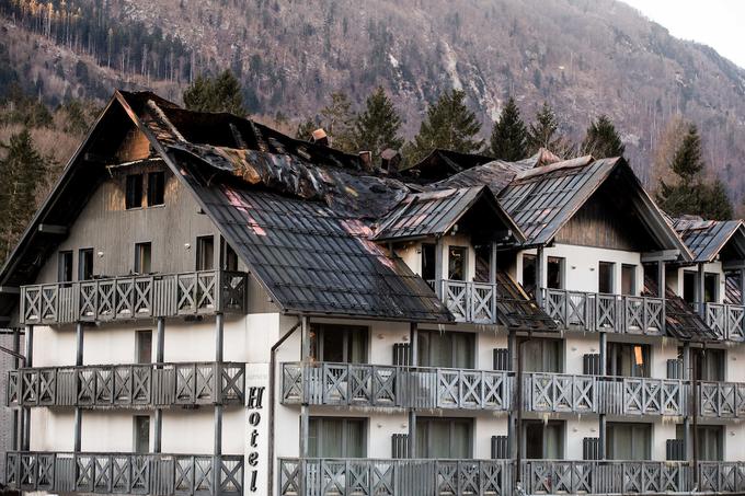 Občina bo Hotelu Jezero poskušala pomagati z odpisom ali znižanjem nekaterih stroškov. | Foto: Vid Ponikvar