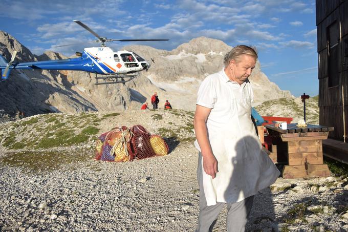 Posrečene fotografije so nastale na pobudo štirih deklet, ki so lani skupaj s Huzjanom skrbela za dom.  | Foto: Facebook