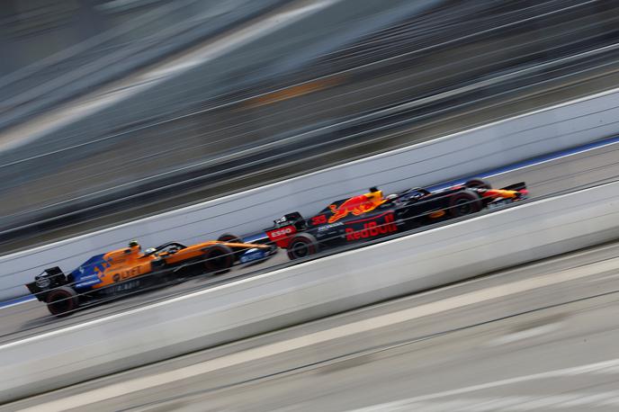 Max Verstappen Soči19 | Na drugem prostem treningu v Sočiju je bil Max Verstappen za dobre tri desetinke sekunde hitrejši od Ferrarijevega Charlesa Leclerca. | Foto Reuters