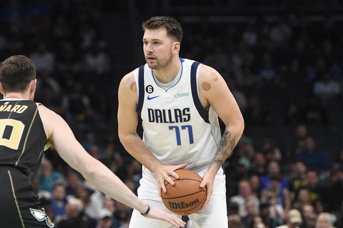 Luka Dončić | Luka Dončić je doživel nov poraz, povrhu vsega pa bo zaradi 16. tehnične napake izpustil naslednji obračun z Indiana Pacers. | Foto Reuters