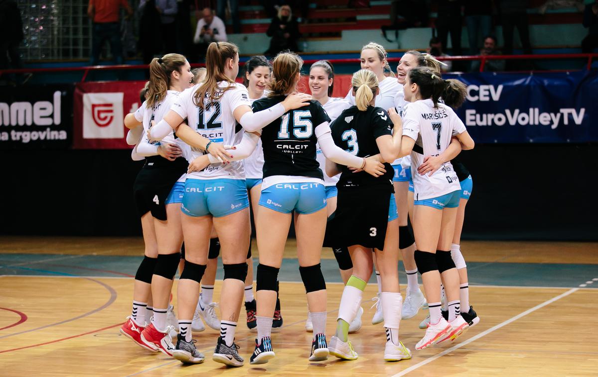 Calcit Volley | Kamničanke so na Češkem napredovale po zlatem nizu. | Foto CEV