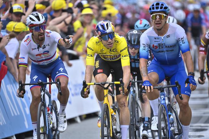 Peter Sagan & Wout van Aert, TDF22 | Peter Sagan (levo) je bil po nedeljski etapi Toura jezen na Wouta van Aerta (v rumenem). | Foto Guliverimage