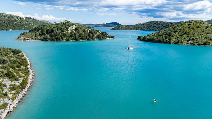 Otok, morje in popolna svoboda! Raziskujte skrite kotičke raja s kajakom ali jadrnico ter doživite neokrnjeno lepoto Jadrana. | Foto: TB Regija Zadar