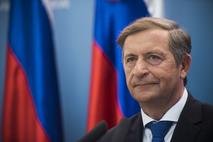 Karl Erjavec se je svojim poslancem opravičil