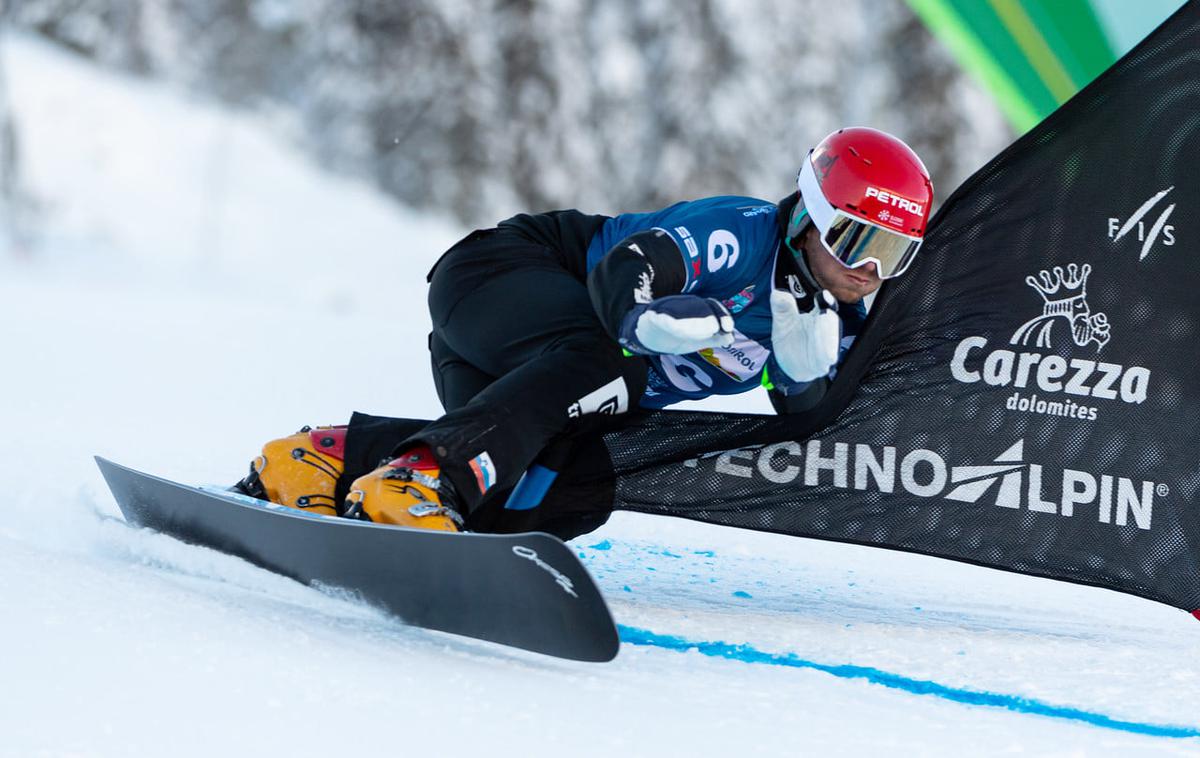 Žan Košir Carezza | Rusko zimsko-športno središče Bannoye je danes gostilo še paralelni slalom. Od treh Slovencev na štartu se je v finale uspelo prebiti le Žanu Koširju, ki pa je po večji napaki obstal v osmini finala.  | Foto Miha Matavž/FIS