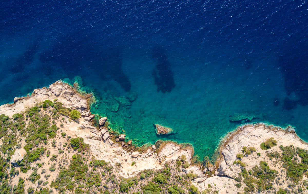 Hrvaška obala plaža | Na epidemiološkem zemljevidu ECDC rdeča celotna Hrvaška. | Foto Getty Images