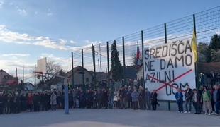 Protest proti gradnji azilnih domov na Obrežju in v Središču ob Dravi #video