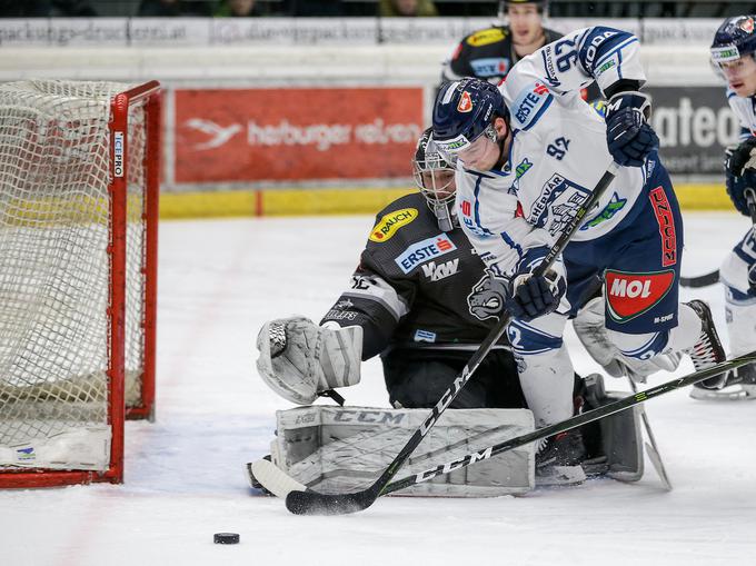 Anže Kuralt je s soigralci pričakovano ugnal Medveščak.  | Foto: Sportida