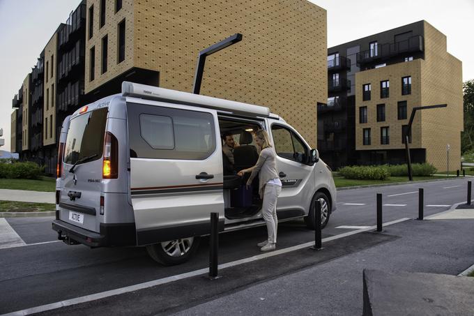 Dolenjci s svojim novincem v razredu vanov nadaljujejo zgodbo, ki so jo pred leti prav tako na lahkem Renaultovem potniškem kombiju trafic začeli z modelom 3way. | Foto: Adria