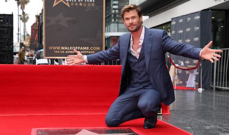 Chris Hemsworth dobil zvezdo na hollywoodskem pločniku slavnih #video