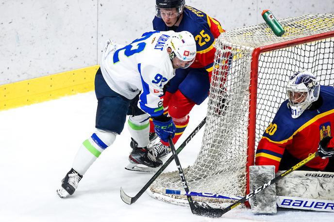 Beat Vocid19: Slovenija - Romunija slovenska hokejska reprezentanca Anže Kuralt | Slovenci so na tretji pripravljalni tekmi v štirih dneh s 3:0 premagali Romunijo, ki bo maja igrala tudi na svetovnem prvenstvu v Ljubljani. | Foto Morgan Kristan/Sportida