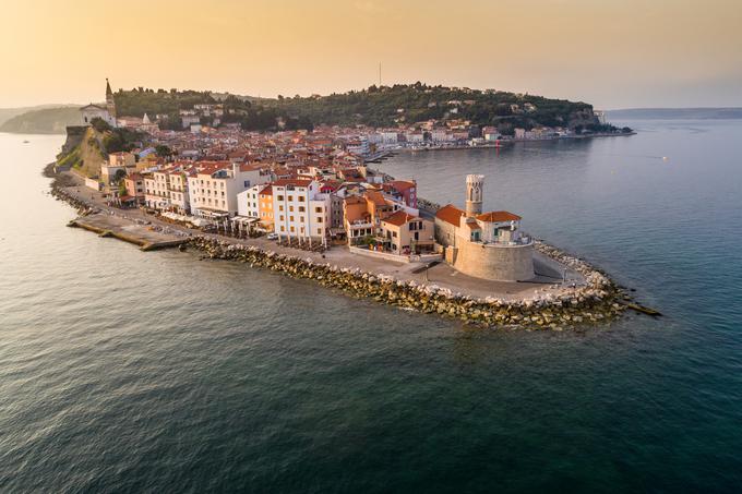 Raztros pepela v morju na Občini Piran opravijo na razdalji 1,5 navtične milje severno od Rta Madona v Piranu. | Foto: Thinkstock