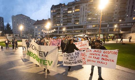 Ob odprtju Centra Rog protest nekdanjih rogovcev, posredovala je policija #foto #video