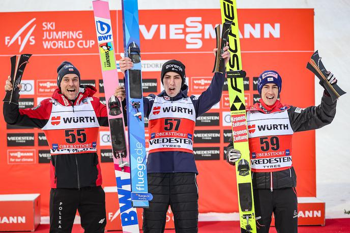 Timi Zajc - Oberstdorf | Junaki nedeljske tekme v Oberstdorfu (drugi Piotr Zyla, prvi Timi Zajc in tretji Stefan Kraft). | Foto Sportida