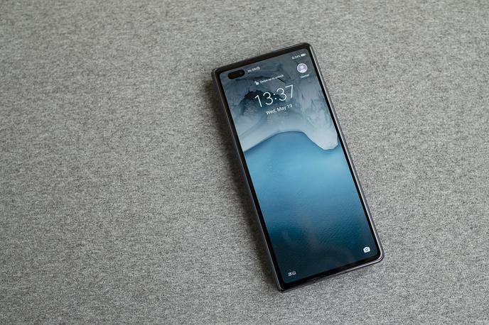 HUAWEI Mate X2 | Pregibni pametni telefon Huawei Mate X2 je (vsaj za zdaj) na voljo le na Kitajskem. | Foto Ana Kovač