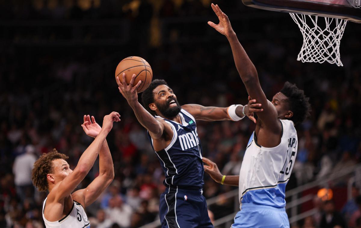 Kyrie Irving Dallas Mavericks | Luka Dončić v noči na torek ni igral, ima pa zelo lep spomin na zadnjo tekmo proti Atlanti, ko je dosegel 73 točk. | Foto Reuters