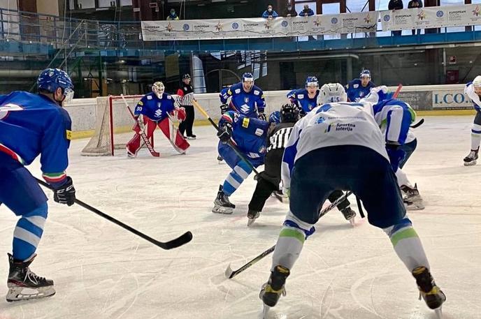 slovenska hokejska reprezentanca Italija | Slovenski hokejisti so v četrtek tesno premagali Italijo, v soboto se bodo na zadnji pripravljalni tekmi pred domačim prvenstvom pomerili še z eno članico elite, Francijo. | Foto Hokejska zveza Slovenije