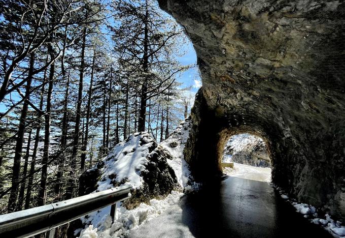 Slovenija ima številne ceste za avtomobilske sladokusce. | Foto: Gregor Pavšič