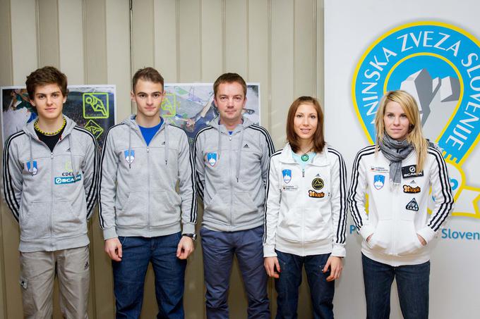 Krajnik kot selektor slovenske reprezentance v športnem plezanju v družbi Domna Škofica, Urbana Primožiča, Mine Markovič in Maje Vidmar. Fotografija je bila posneta leta 2013 pred domačo težavnostno preizkušnjo v Kranju. | Foto: Vid Ponikvar