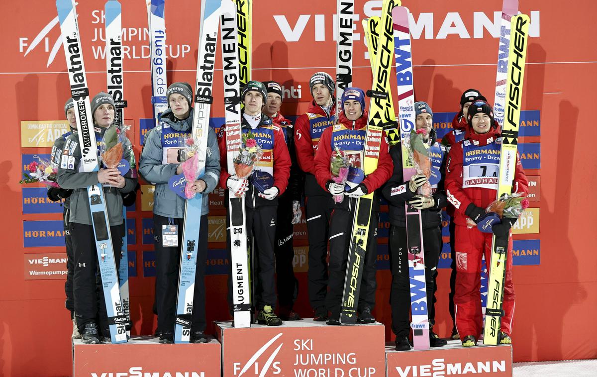 slovenski skakalci | Slovenski skakalci Lovro Kos, Domen Prevc, Timi Zajc in Anže Lanišek so skočili na drugo stopničko odra za zmagovalce. | Foto Guliverimage