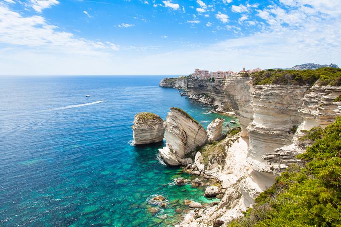 Pogled na staro mestno jedro Bonifacio, zgrajeno na vrhu pečin | Foto: Shutterstock