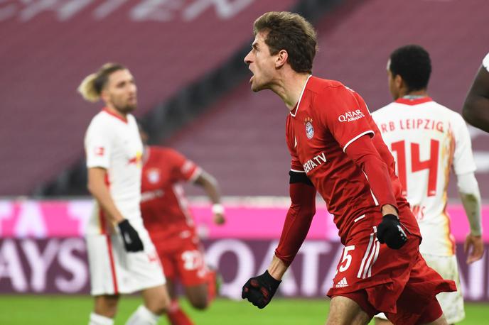 Thomas Müller Bayern Leipzig Kampl | Na Allianz Areni sta se pomerili trenutno najboljši ekipi bundeslige. V dramatičnem srečanju sta se razšli brez zmagovalca, junak gostiteljev pa je bil dvakratni strelec Thomas Müller. | Foto Reuters