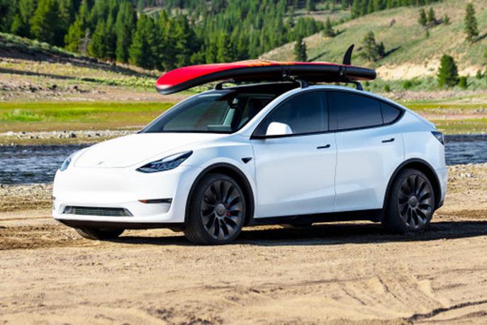 Tesla model Y | Tesla bo začela tudi v Evropo dostavljati prve modele Y. Ker nova tovarna v Berlinu še ni dokončana, bodo ti prišli iz Kitajske. | Foto Tesla