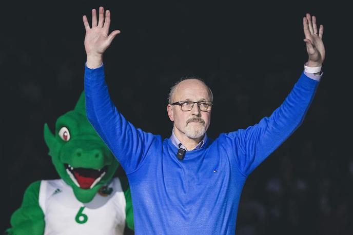 Dušan Hauptman | Dušan Hauptman je bil v središču pozornosti na tekmi med Cedevito Olimpijo in Budućnostjo. Njegov legendarni dres s številko 10 so ob polčasu dvignili pod strop Stožic. | Foto Grega Valančič/Sportida