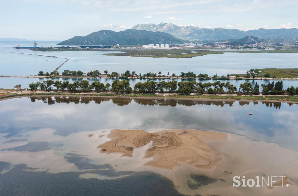 Neretva slikanje v pesku