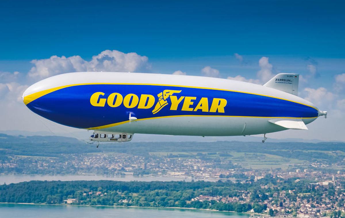 Goodyear Blimb cepelin | Goodyearov Blimp sicer sodi med največja zračna plovila na svetu. Dolgo je 75 metrov, visoko pa skoraj 18 metrov.  | Foto Goodyear