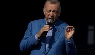 Erdogan pred volitvami glavnega tekmeca označil za pijanca