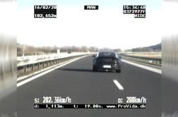 Po dolenjski avtocesti divjal z več kot 200 km/h